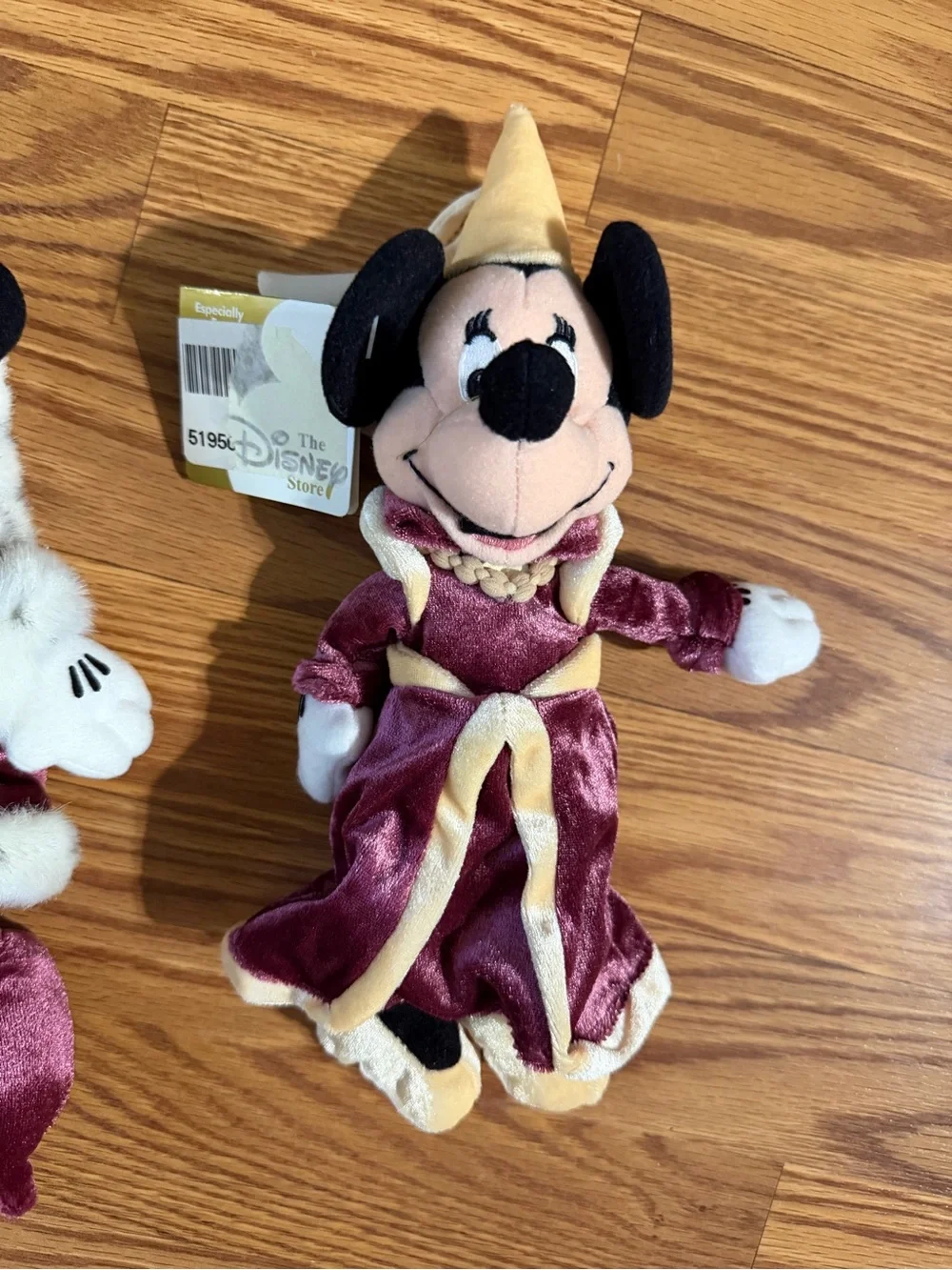 Vintage Disney Store King Arthur Mickey & Guinevere Minnie 8